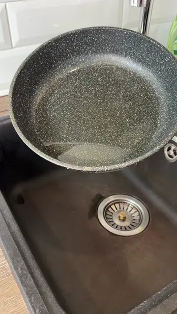 Oil hack #lifehacks #kitchenlifehack  #useful #cleaninghacks 