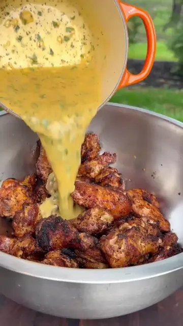 Smoky, juicy, and sticky grilled chicken wings loaded with flavor! 🔥🍗 These se
