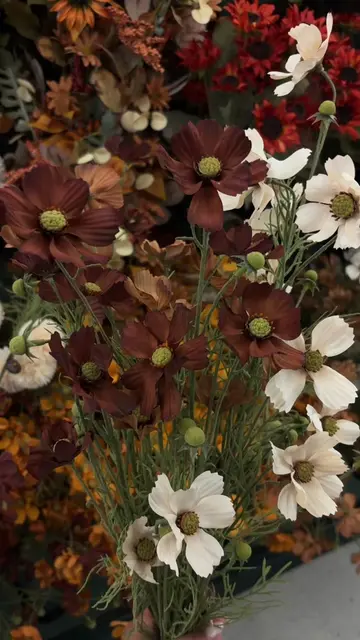 Imagine this with stems folded to style, super cute!!!! #fall #fauxflowers #fall