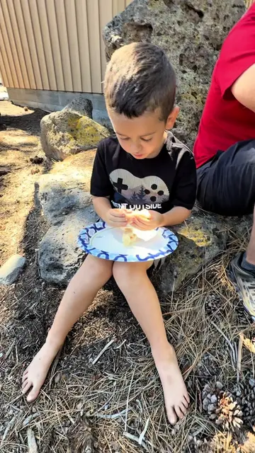 Made us a little picnic for our 2nd breakfast. Tracker liked it too 🤣 Stop by o