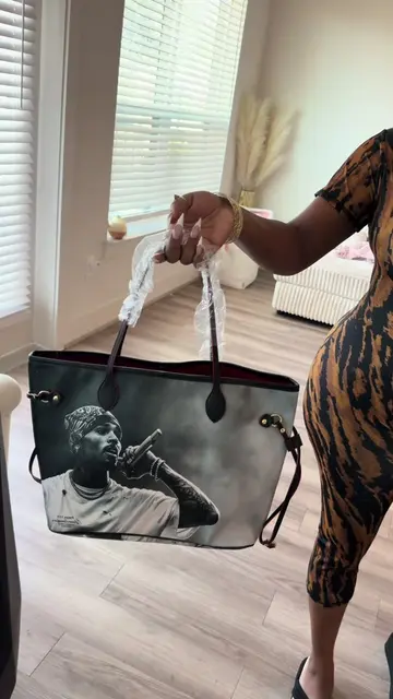 Breezy tote bags are almost sold out 🥰 If you haven’t gotten yours we only have