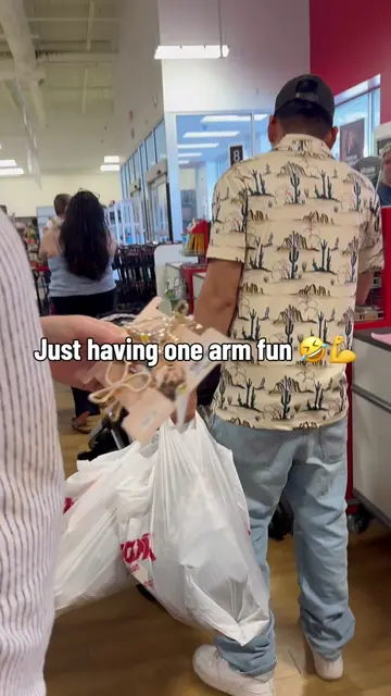I had to do it y'all.....🤣💪 just a little one arm humor for the day!  #onearm 