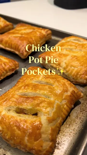 Chicken pot pie, but make it handheld 🤌🏼 These didn’t last long❤️#chickenpotpi