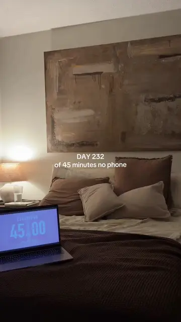 DAY 232 of reclaiming my time!⏳✨ Viparita Karani🧘🏼‍♀️  Benefits include: ✨Impr