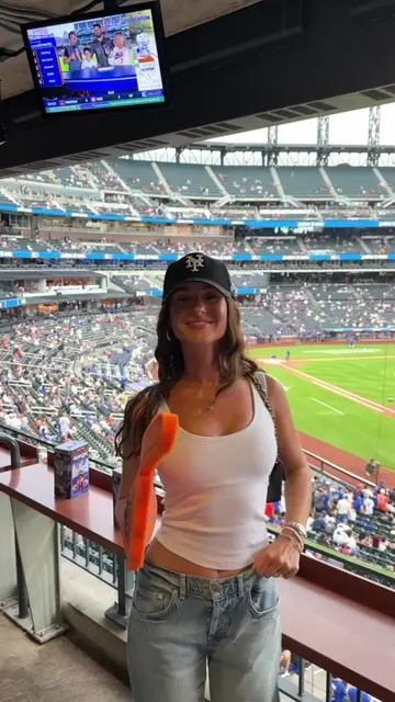 Nothing like a night at @citifield ⚾️🧡🌭 LETS GO @New York Mets !!! #lgm #metsp
