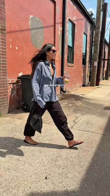basically lived in this flannel all week #transitionaloutfits @Gap @reformation 