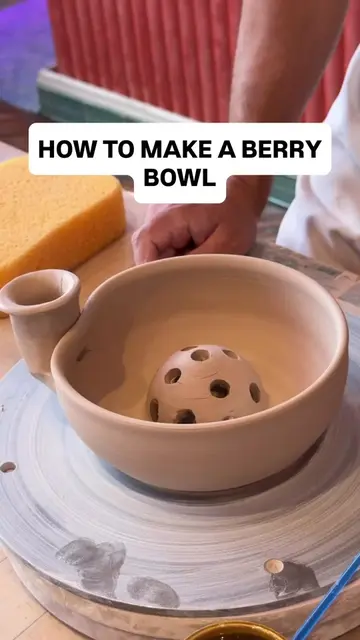 How to make the trending berry bowl 🫐🥣 this is great for an intermediate potte