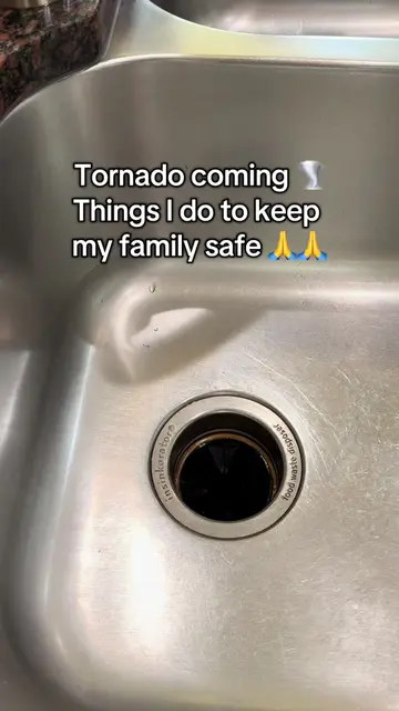 🚨things I do to stay safe with my family during tornado!#flood #safety #tornado