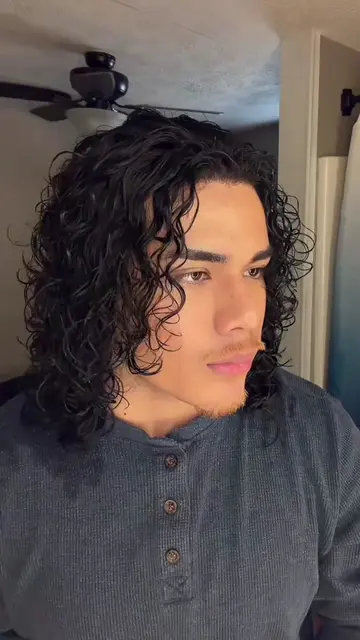 Copper highlights on curly hair I fw these just don’t mind the back. #curlyhair 