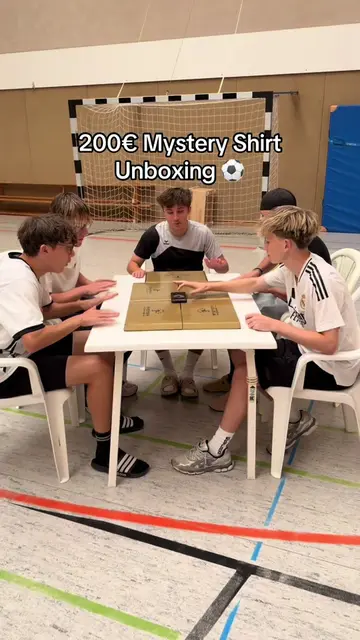 Habe sich die Trikots gelohnt? 😂⚽️ #unboxing #mysterychamps #mysterybox #trikot
