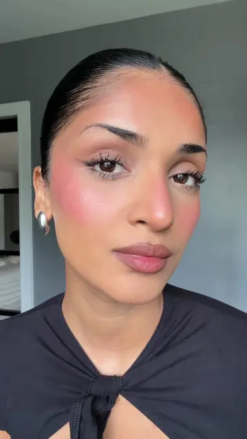 ad I can’t put this mascara down! @L'Oréal Paris UK Extensionist Mascara is unre