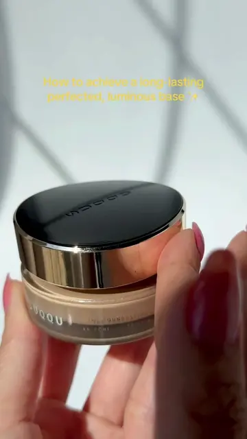 A perfected, luminous base that becomes even more beautiful as the hours pass? Y