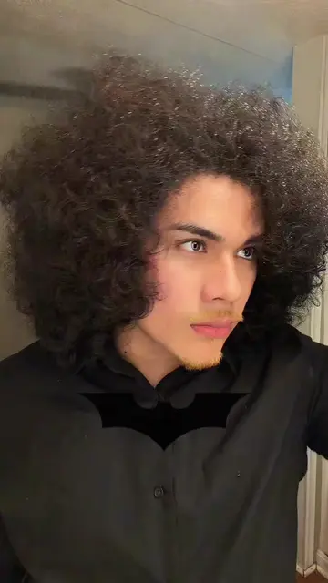 What is this trend? @emilio @keshrey @Isaiah  #trend #curlyheads #hairtok #curly