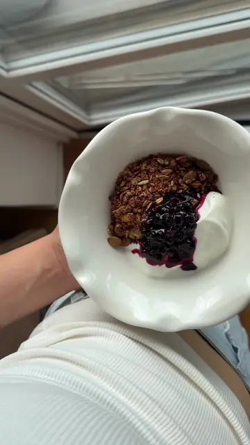 blueberry yoghurt bowl 🫐🪬🧖🏼‍♀️ #snack #yoghurtbowl #breakfast #breakfastinsp
