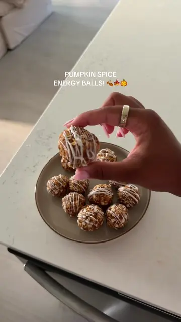 these are AMAZING!!!!! ☺️🍂🍁🎃🤤 recipe in comments!!! #fallrecipes #energyball
