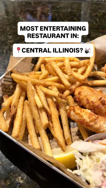 Is this the most entertaining restaurant in Central Illinois? 🎳 . . I spent aro