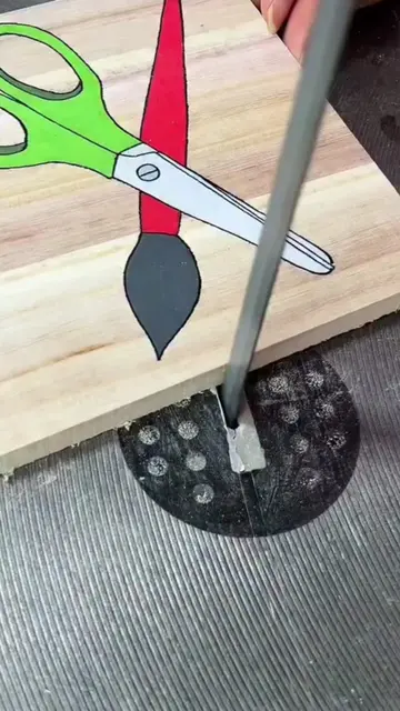 Scissors & Paint Brush Carved Into Wood! ✂️🖌️🪵🤯 Watch these detailed designs 