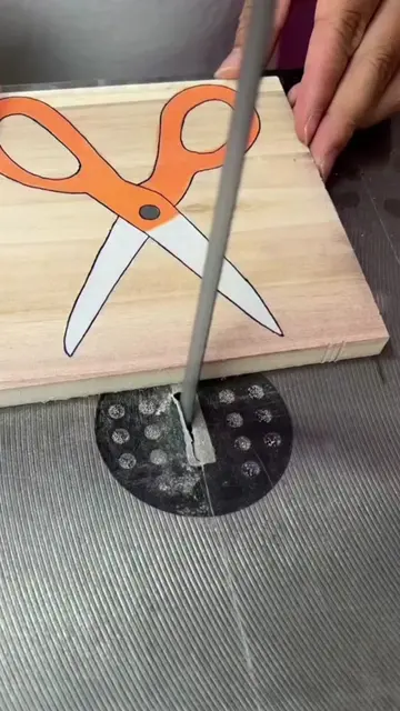Scissors Carved Into Wood! ✂️🪵🤯 The Cutting Sounds Are So Satisfying! Watch a 