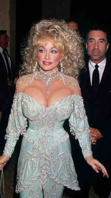 A true original. ✨ Dolly Parton’s style was never about blending in. It was rhin