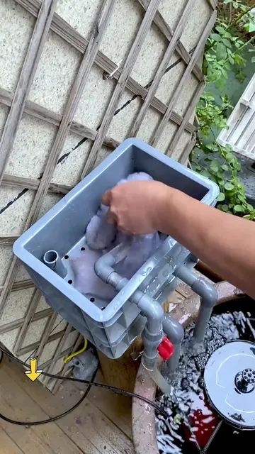 Lưới lọc inox thay cho bông lọc, cặn được giữ lại gọn mà vệ sinh cũng nhanh hơn 