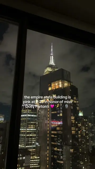 🥹🥹🥹 #dollyparton #nyc #newyorkcity #empirestatebuilding #music 