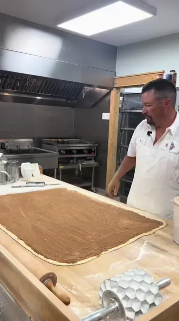 The Cinnamon Roll Series! 3️⃣ Rolling the perfect dough log #Fyp #ikesdonutshop 