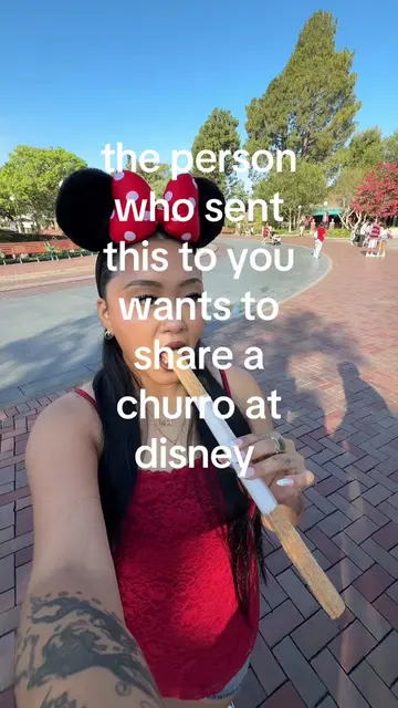 Cute date idea btw 🤓🏰 #disneyfood #disneyland #disneycalifornia #couples #happ