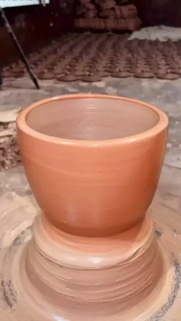 Satisfying Pottery Art & CraftCleanest wire cut on wet clay today  Rate this sat