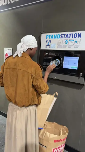 This was my first time using the Pfandstation.😂 I got €10 for my plastic bottle