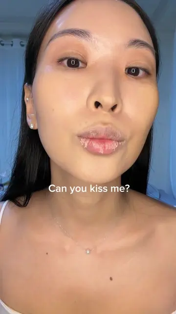 Kiss or slap?   My favorite color is cinnamon❤️ 5peptide lip treatment from Cosr