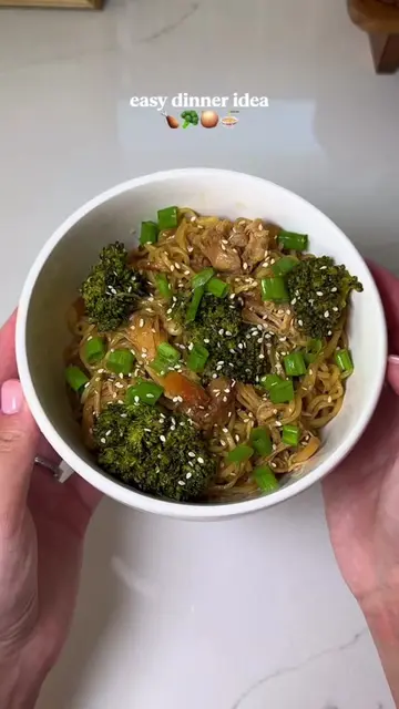 Crockpot chicken teriyaki & noodles 🍜🍗🥦 recipe below & follow for more easy m
