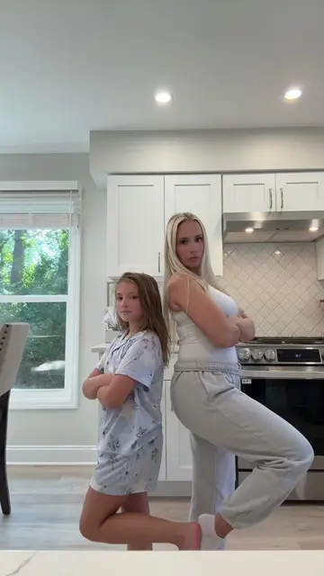 #dancetrend #moneyonmymind #funny #momdaughter #momanddaughtergoals 