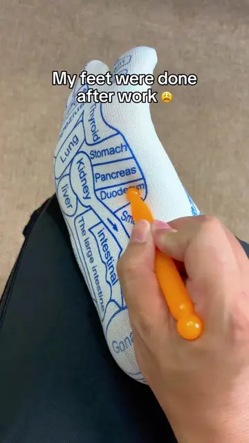 This is how I unwind my feet 😊🦶 #footmassage #afterwork #relaxathome #acupress