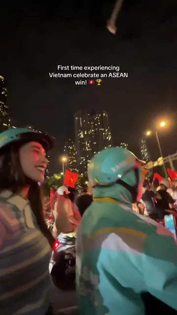 Sound on 🔊  Feeling the energy, the pride, and joy in the streets!!! What a mom