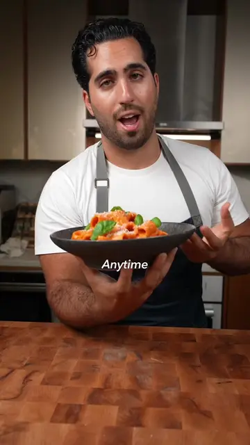 Rigatoni alla vodka like a pro! Full recipes at www.cheffinwithzach.com (in bio)