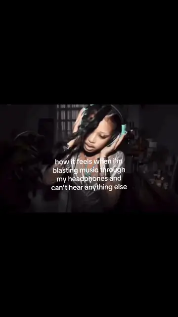 type shi#headphones #musica #dance #fyp #giftok 