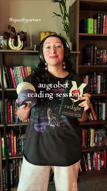 setting the augtober mood with @Spotify audiobooks and Twilight 🍎🍃🧶 #BookTok 