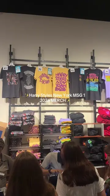 The full merch for Harry Styles in New York night 1 🩷 @Sol de Janeiro #harrysty
