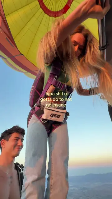 One way to clear your head #hotairballoon #skydiving 
