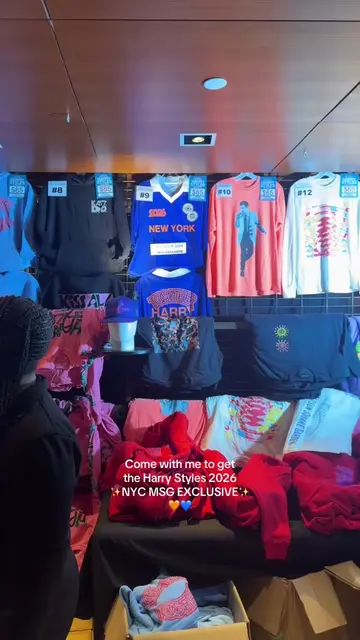Getting the NYC EXCLUSIVE HARRY STYLES jersey merch 💙🧡 it’s sooo cutieee @Sol 