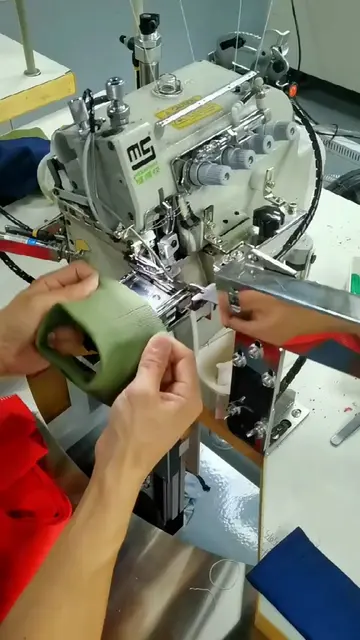 Threaded cuff machine #Automaticbuttonmachine#одеждаfabрика #автоматическиешвейн