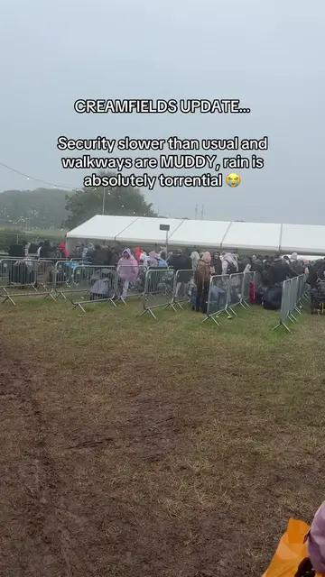 Walkways at @Creamfields Official are already getting MUDDY!!! 😩 #creamfields #