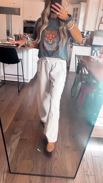 When it’s an immediate add to cart! ☕️🤎 Soooo cute!! #aelfricedenoutfits #aelfr