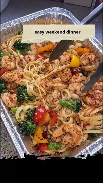 Roasted Shrimp and Vegetable Pasta Seafood Tray 🍤🥦 This seafood tray combines 