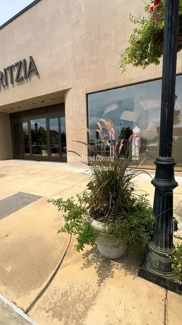 Aritzia is finally open at the Summit in Birmingham, Alabama. 🥂 The store is go