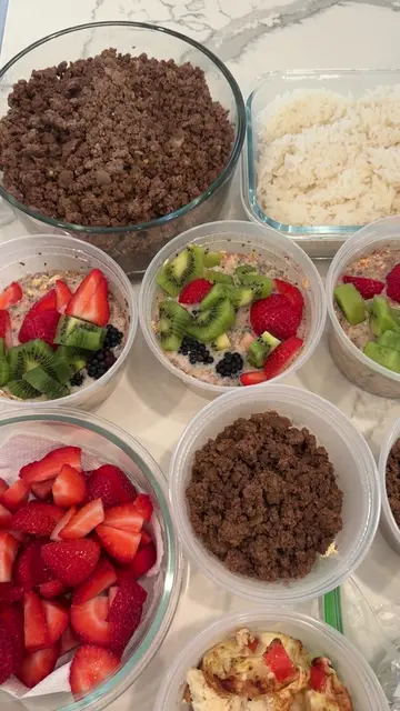 My anti inflammatory meal prep🥑🫐🥒🥝🍓 the breakfast sandwiches turned out so 