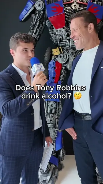The Superman pose is real @Tony Robbins #drinking #confidence #happiness 