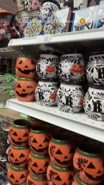 #halloween #artesaniamexicana #lacalacapottery #sanantoniotx #fly @Karol G 🫶🏻❤
