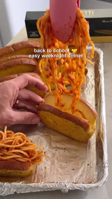 Spaghetti tacos, please and thank you! 👋 #FoodHacks #Spaghetti #EasyMeals #Back