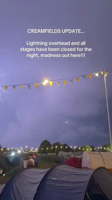 HUGE lightning strikes overhead at @Creamfields Official 😳🤯 #creamfields #fest